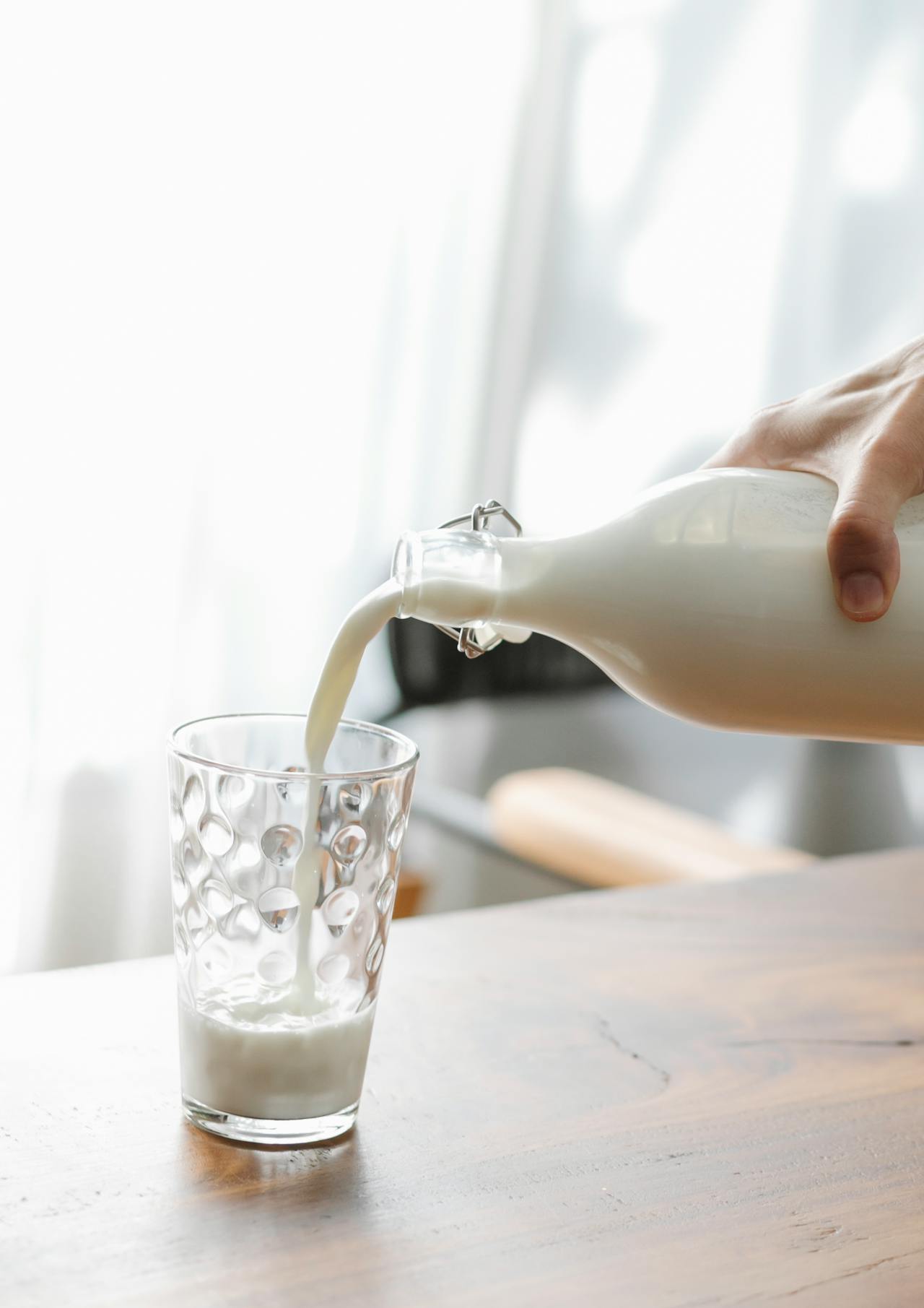 Explorând beneficiile și provocările dietei cu lapte